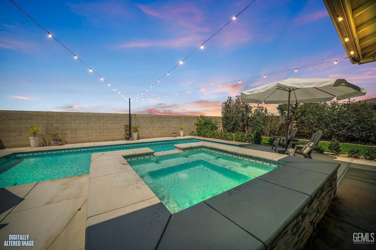 227 Hammersmith Dr, Bakersfield, CA 93314